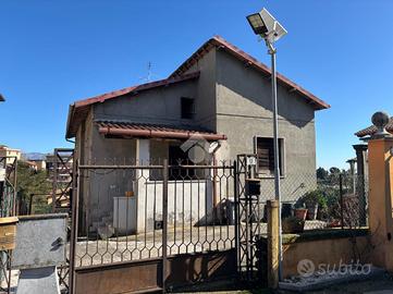 CASA INDIPENDENTE A CAVE