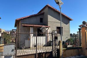 CASA INDIPENDENTE A CAVE