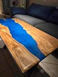 Tavolo in resina da soggiorno