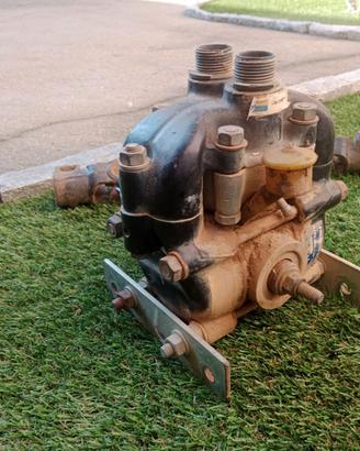 Pompa con attacco cardanico