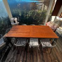 Tavolo con sedie esterno