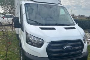 Ford Transit modello 2022 patenteB