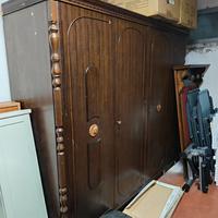 Pezzi d' arredamento vario