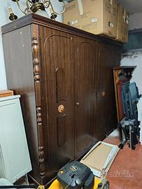 Pezzi d' arredamento vario