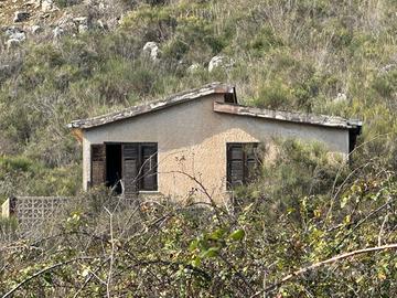 Villetta 2 vani e salotto con terreno Altofonte