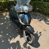 Beverly 350 police