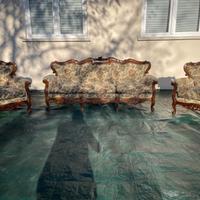 Antico divano con due poltrone