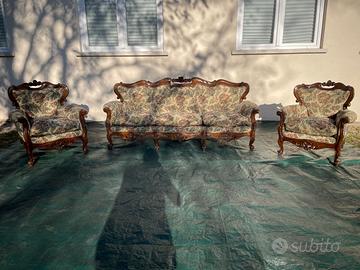 Antico divano con due poltrone