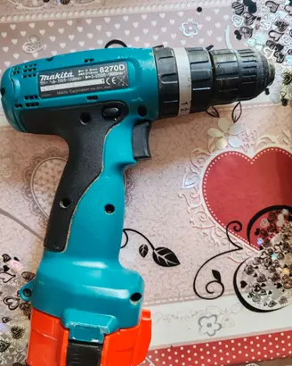 Trapano avvitatore Makita 8270D + caricatore dc141