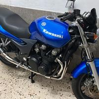 Kawasaki zr7 750 carburatori restaurata