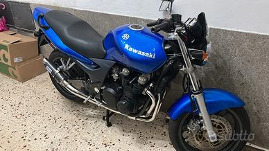 Kawasaki zr7 750 carburatori reataurata