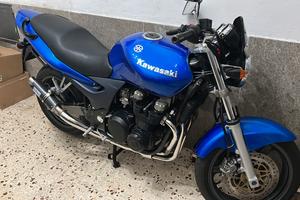 Kawasaki zr7 750 carburatori reataurata
