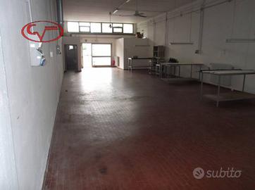 Immobile di 250 m² con 1 locale a San Giovanni Val