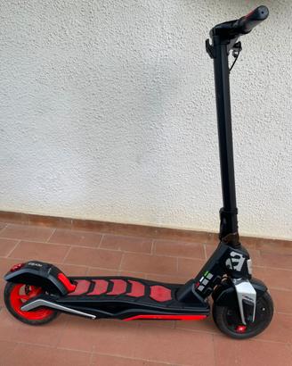 Monopattino Aprilia Esr1