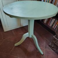 Tavolino da salotto a treppiede laccato 