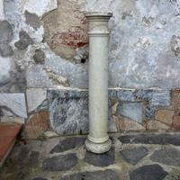 ANTICA COLONNA IN CEMENTO