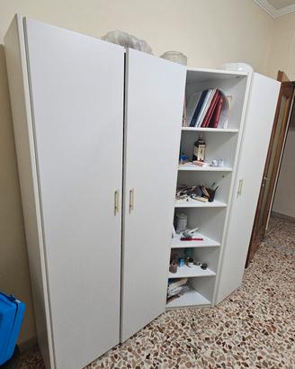 Mobili per casa o per ufficio bianchi in legno