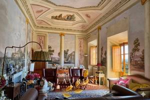 Villa di 387 m² con più di 5 locali a Greve in Chi