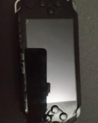 psp con caricatore e due giochi 