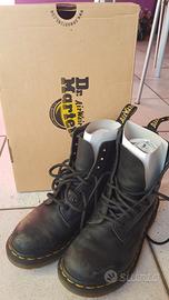 Dr. Martens taglia 36 in pelle neri 1460 PASCAL