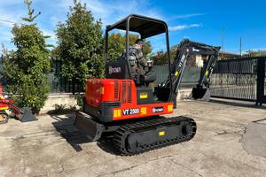 E155 Escavatore 24 q Hinowa VT2500 allargabile
