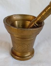 Antico mortaio in bronzo massiccio con pestello 
