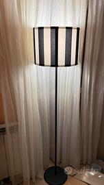 Piantana lampada da terra in ferro moderna