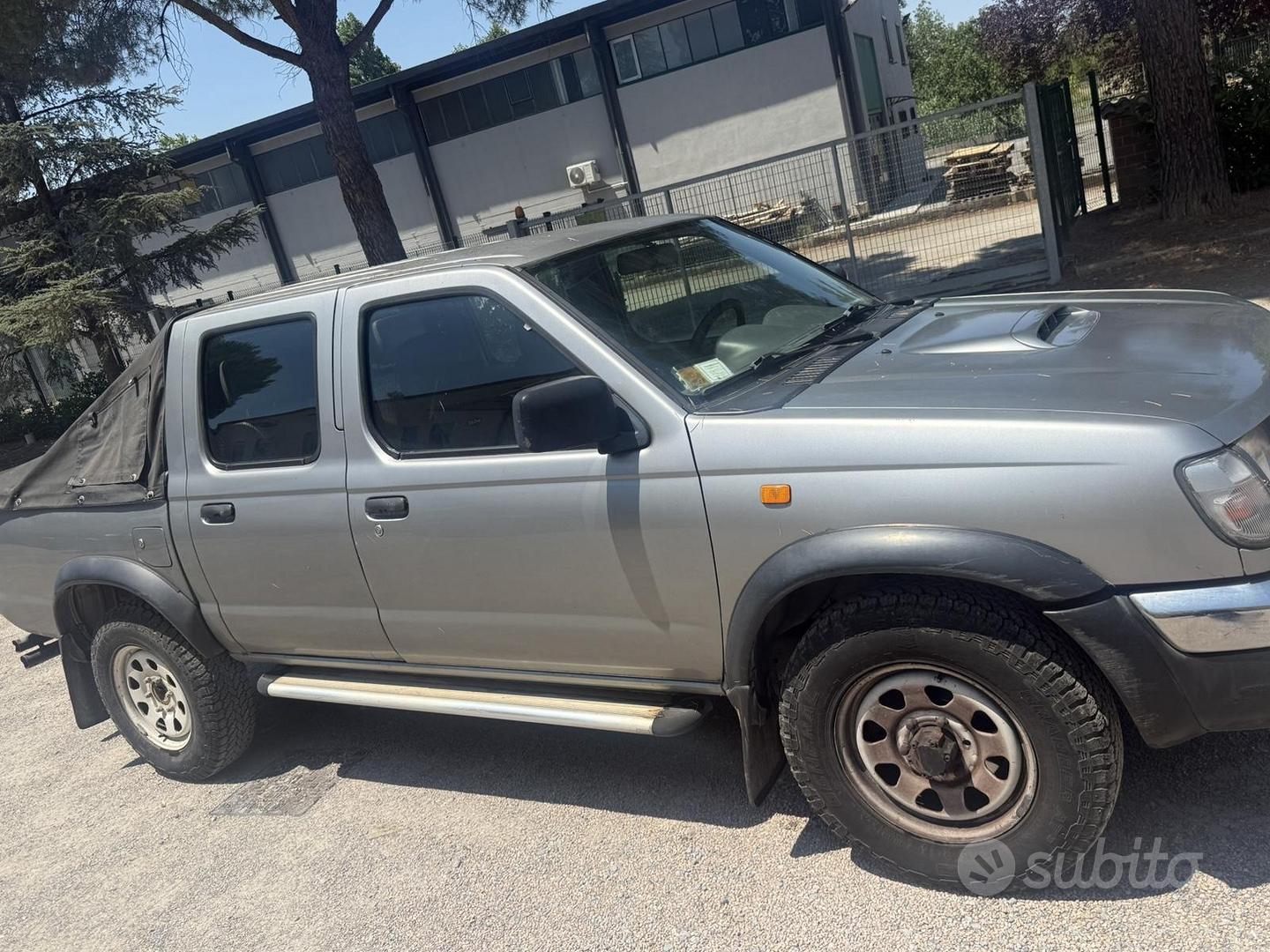 Nissan Pickup 2000 photo 2