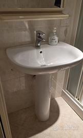 Lavabo con colonna