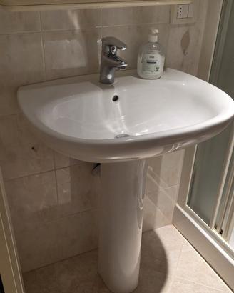 Lavabo con colonna