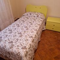 Lettini e comodino cameretta