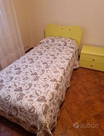 Lettini e comodino cameretta