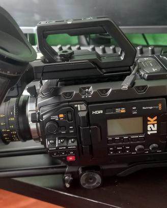 Blacmagic ursa mini pro 12k e ottiche zoom DZO