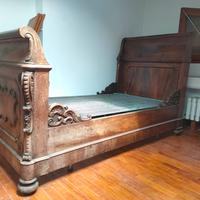 Letto antico a barca in noce massello 