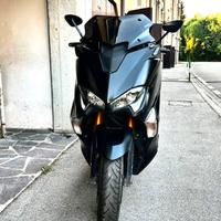 Tmax 530 dx con modifiche