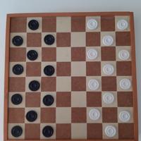 Dama in legno gioco da tavolo