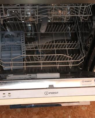 Lavastoviglie incasso indesit