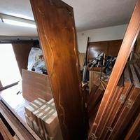 Armadio in legno lavorato