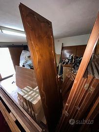 Armadio in legno lavorato