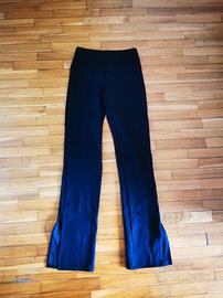 Pantaloni a zampa Calzedonia neri a coste. 