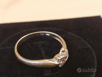 solitario d'oro 18 kt con diamante 