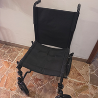 Sedia a rotelle pieghevole