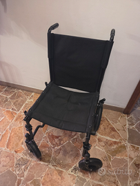 Sedia a rotelle pieghevole