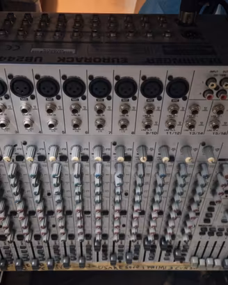 EURORACK BEHRINGER