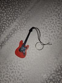 Portachiavi a forma di chitarra rossa