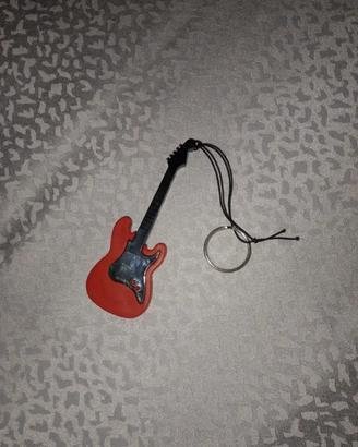 Portachiavi a forma di chitarra rossa