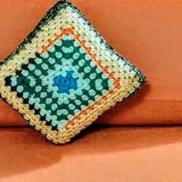 Cuscino fatto a mano con imbottitura. Vintage 