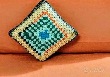 Cuscino fatto a mano con imbottitura. Vintage 