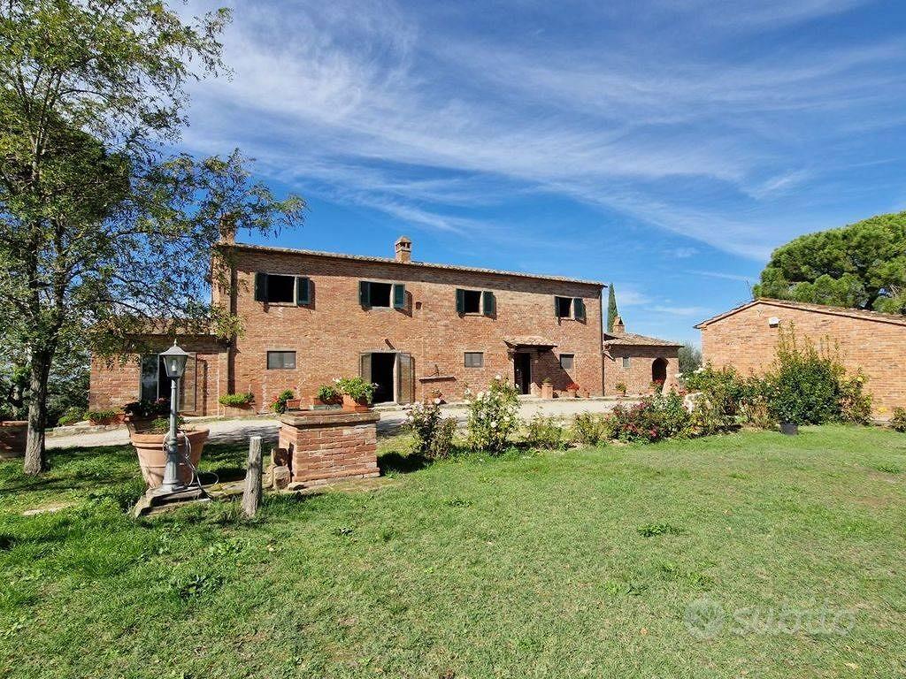 Rustico / Casale di 330 m² con più di 5 locali e b - Vista 2
