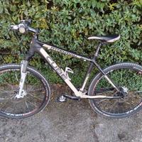 Bici Cube Attention 18"